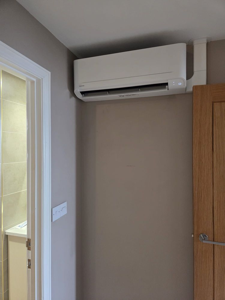 Indoor unit with the trunking run squared off to the ceiling